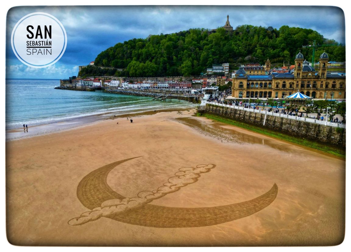 Rake Artist on the Beach