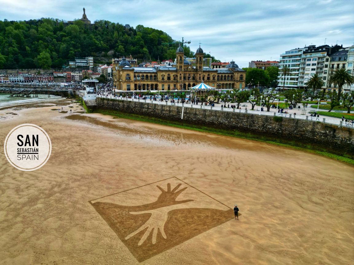 Rake Artist on the Beach
